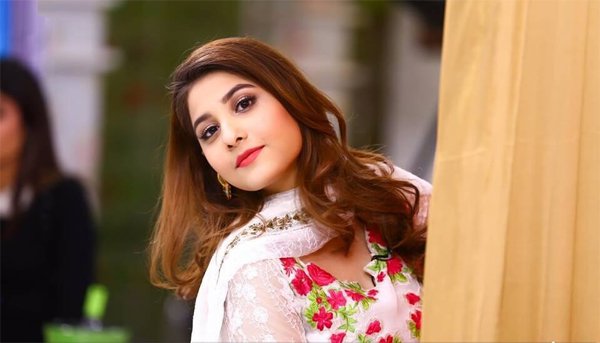 hina-altaf-1560784185