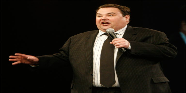 Comedian John Pinette smile