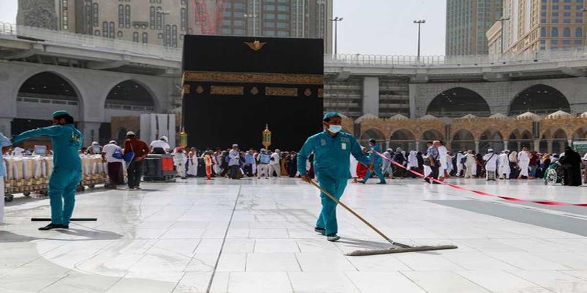 Saudi Arabia Reopens Mecca, Medina Holy Sites After Coronavirus